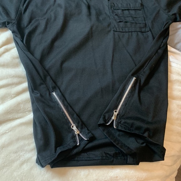 Black Tee-shirt - Picture 3 of 3